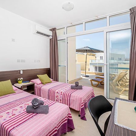 Summer Breeze Penthouse With Private Hot Tub & Terrace With Panoramic Views, By Getawaysmalta Mellieħa Exteriör bild