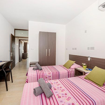 Summer Breeze Penthouse With Private Hot Tub & Terrace With Panoramic Views, By Getawaysmalta Mellieħa Exteriör bild