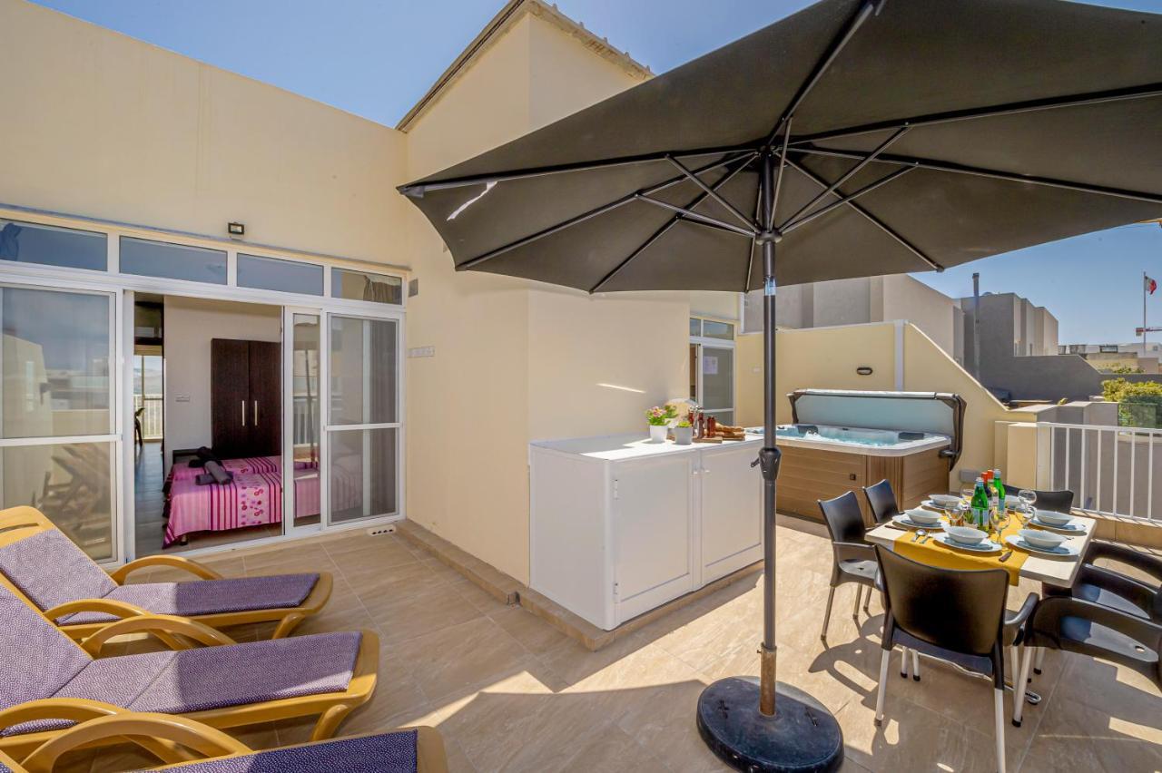 Summer Breeze Penthouse With Private Hot Tub & Terrace With Panoramic Views, By Getawaysmalta Mellieħa Exteriör bild