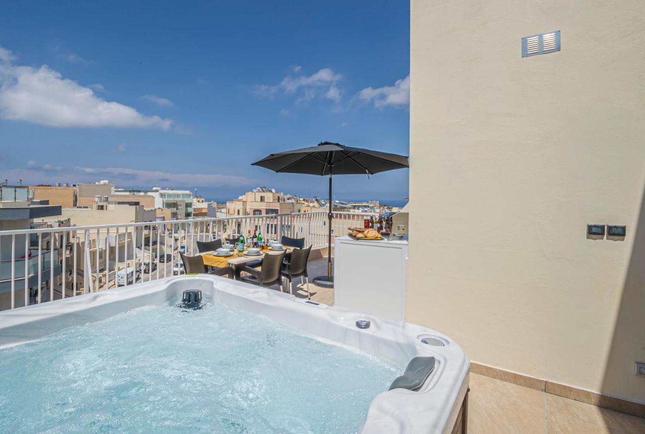 Summer Breeze Penthouse With Private Hot Tub & Terrace With Panoramic Views, By Getawaysmalta Mellieħa Exteriör bild