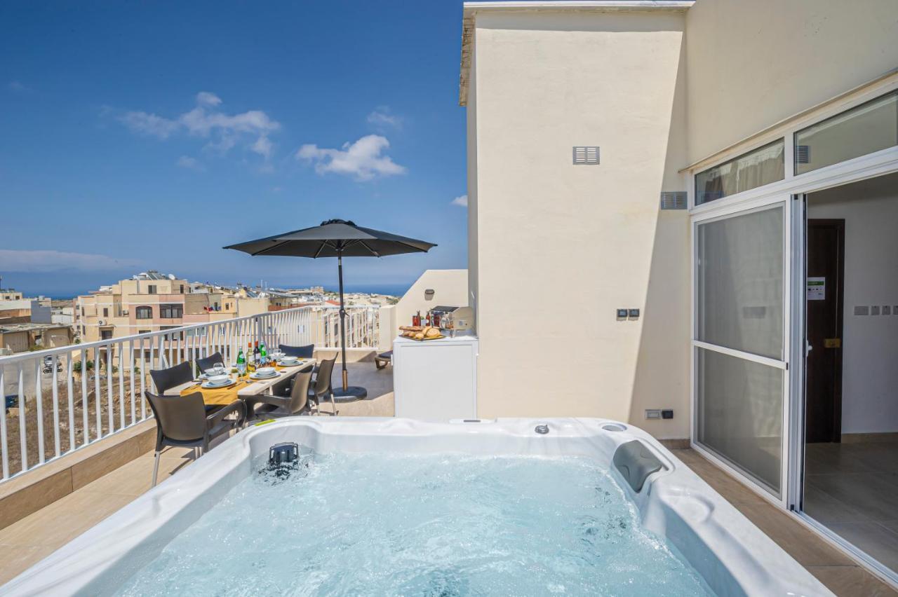 Summer Breeze Penthouse With Private Hot Tub & Terrace With Panoramic Views, By Getawaysmalta Mellieħa Exteriör bild