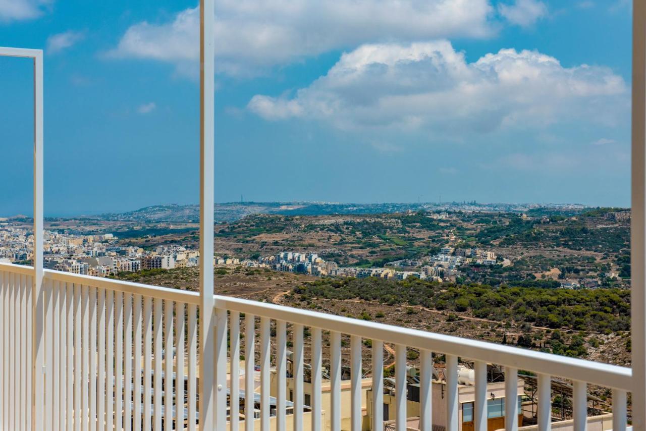 Summer Breeze Penthouse With Private Hot Tub & Terrace With Panoramic Views, By Getawaysmalta Mellieħa Exteriör bild
