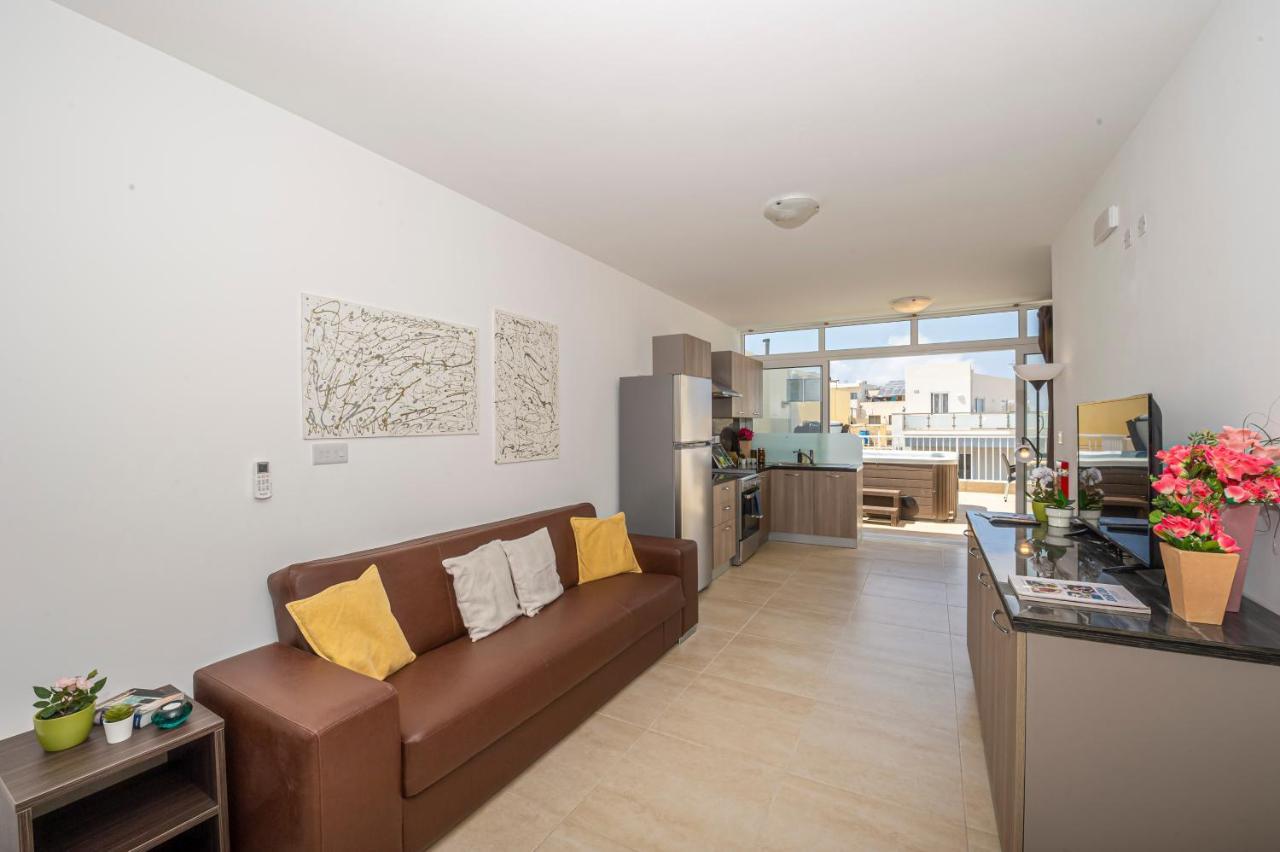 Summer Breeze Penthouse With Private Hot Tub & Terrace With Panoramic Views, By Getawaysmalta Mellieħa Exteriör bild