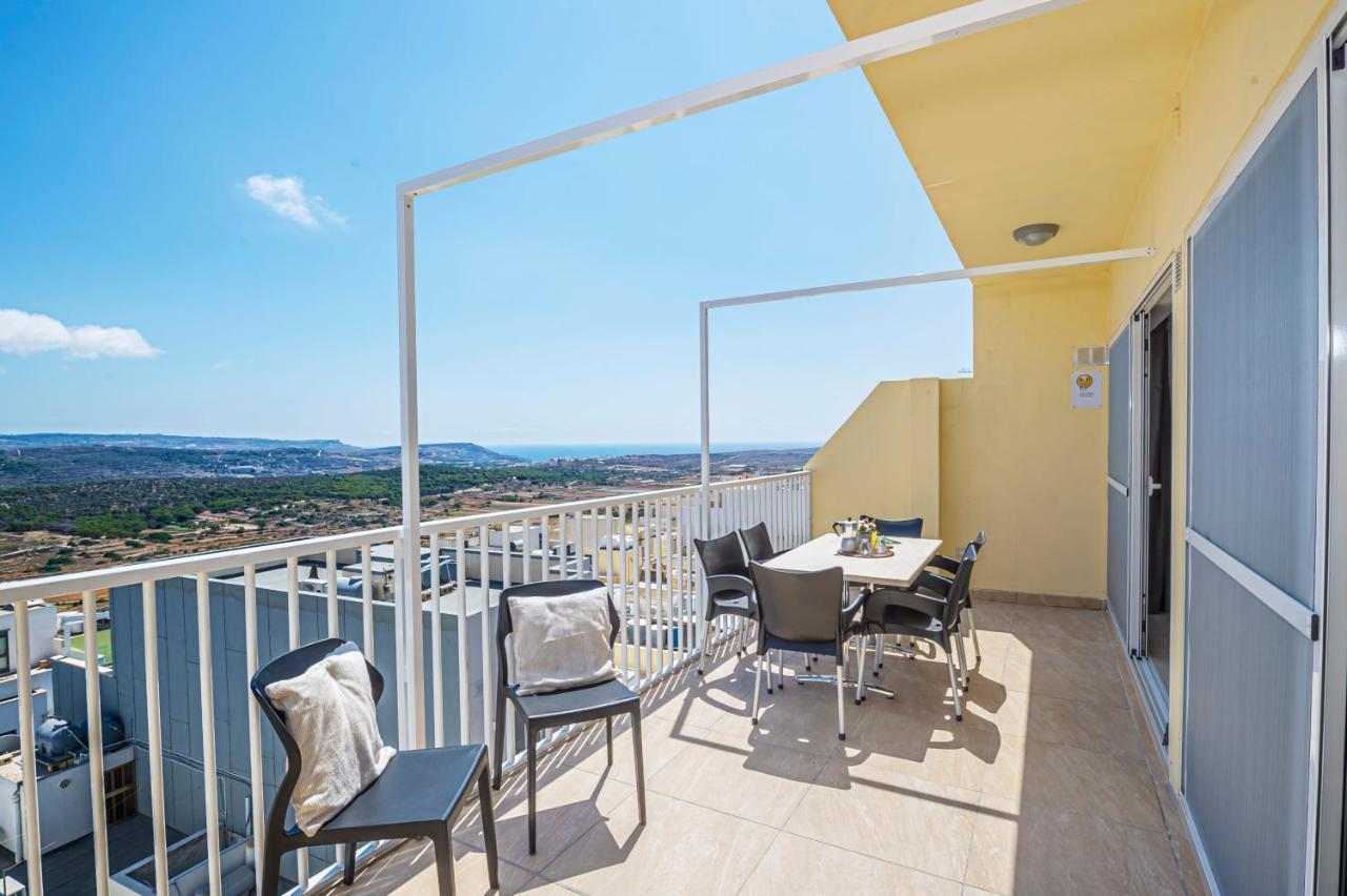 Summer Breeze Penthouse With Private Hot Tub & Terrace With Panoramic Views, By Getawaysmalta Mellieħa Exteriör bild