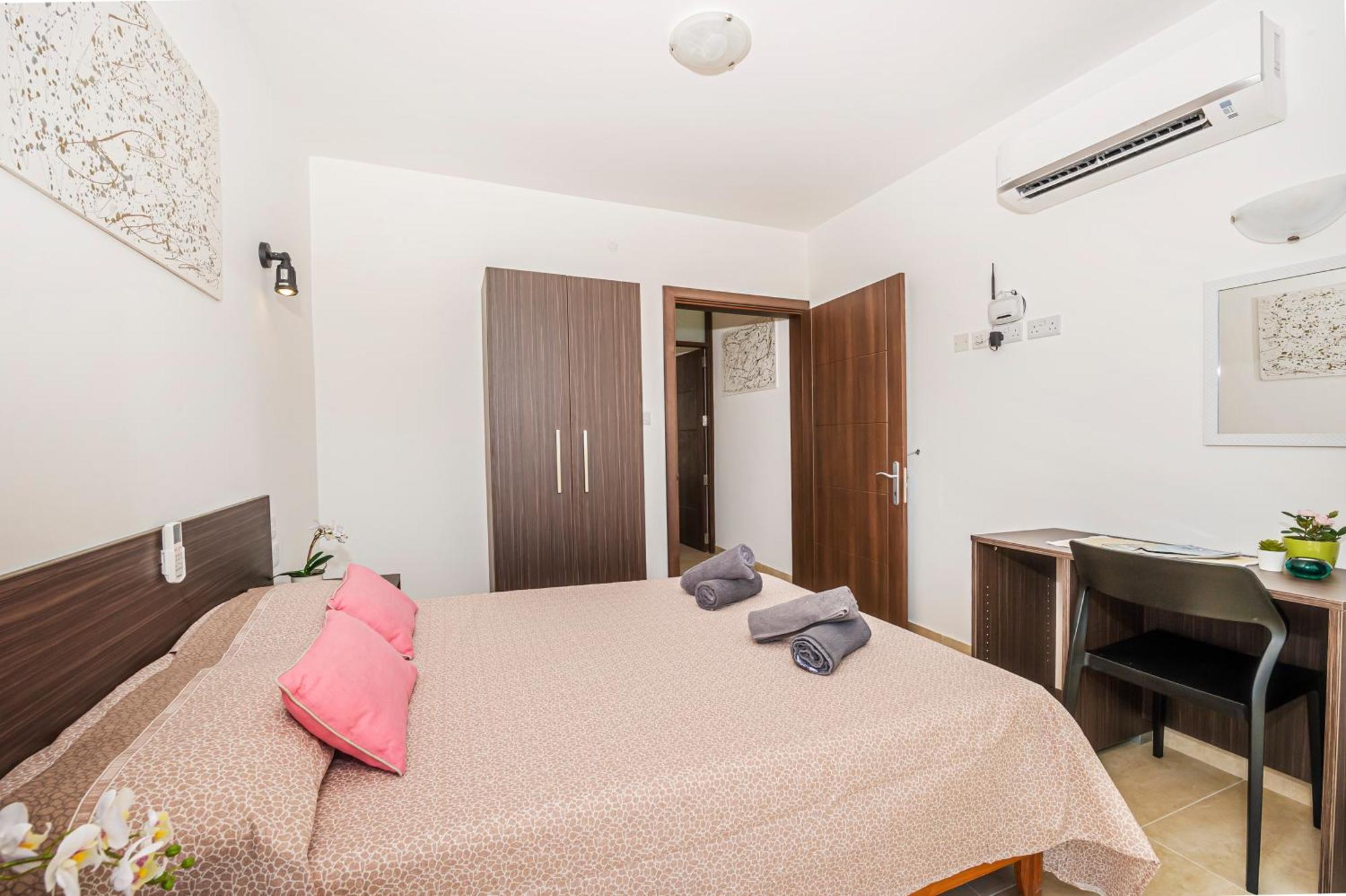 Summer Breeze Penthouse With Private Hot Tub & Terrace With Panoramic Views, By Getawaysmalta Mellieħa Exteriör bild