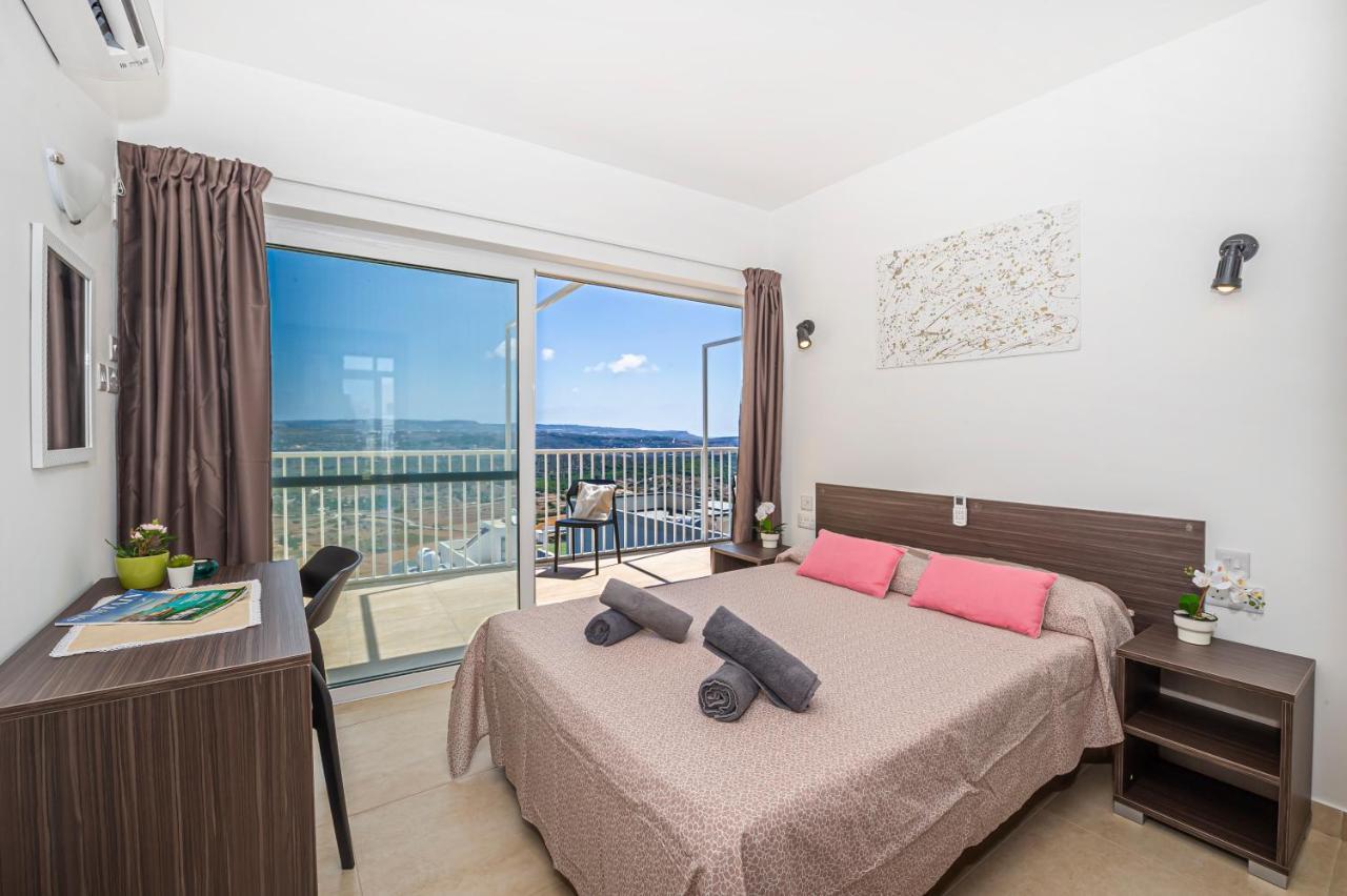 Summer Breeze Penthouse With Private Hot Tub & Terrace With Panoramic Views, By Getawaysmalta Mellieħa Exteriör bild