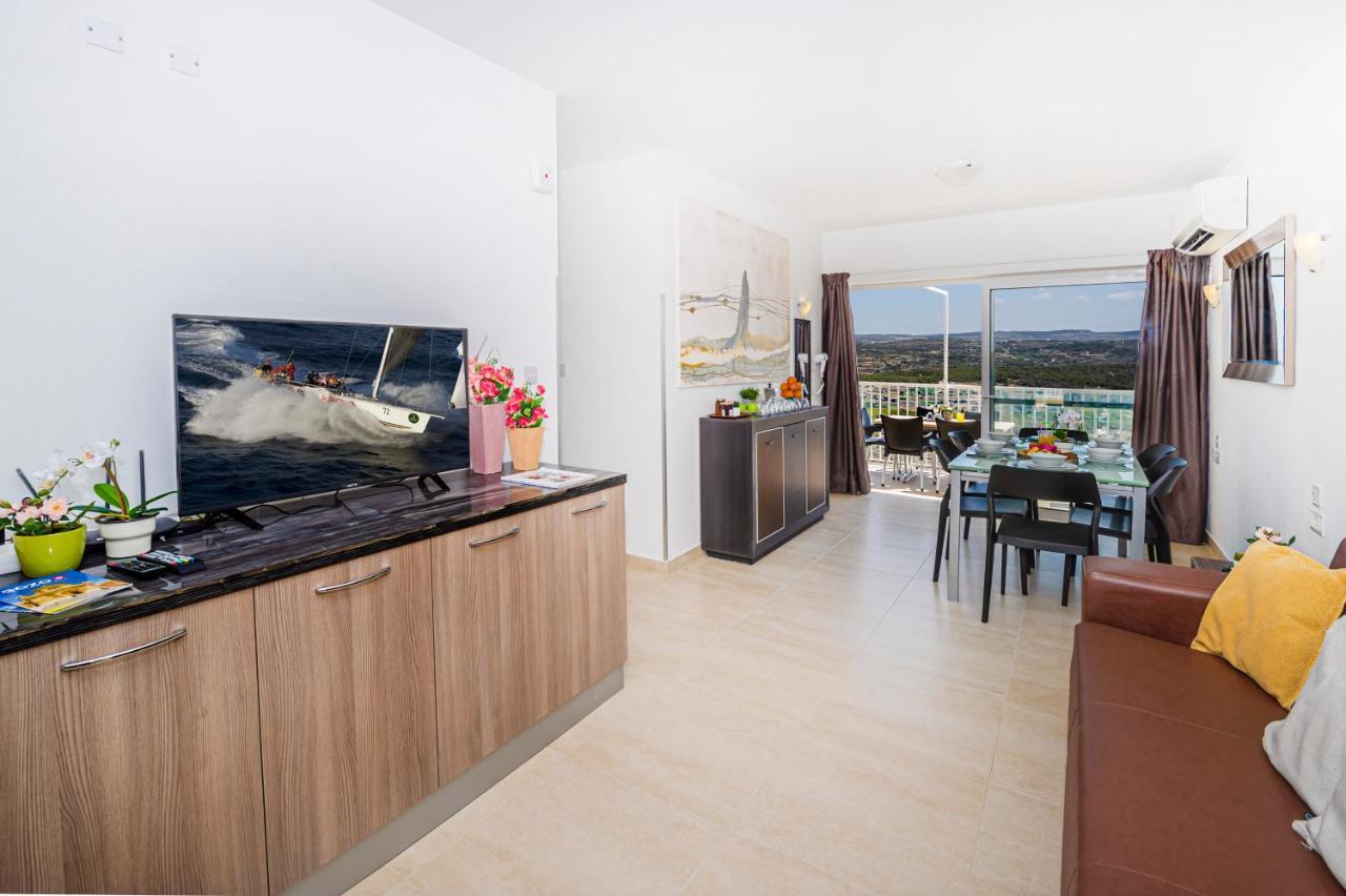 Summer Breeze Penthouse With Private Hot Tub & Terrace With Panoramic Views, By Getawaysmalta Mellieħa Exteriör bild