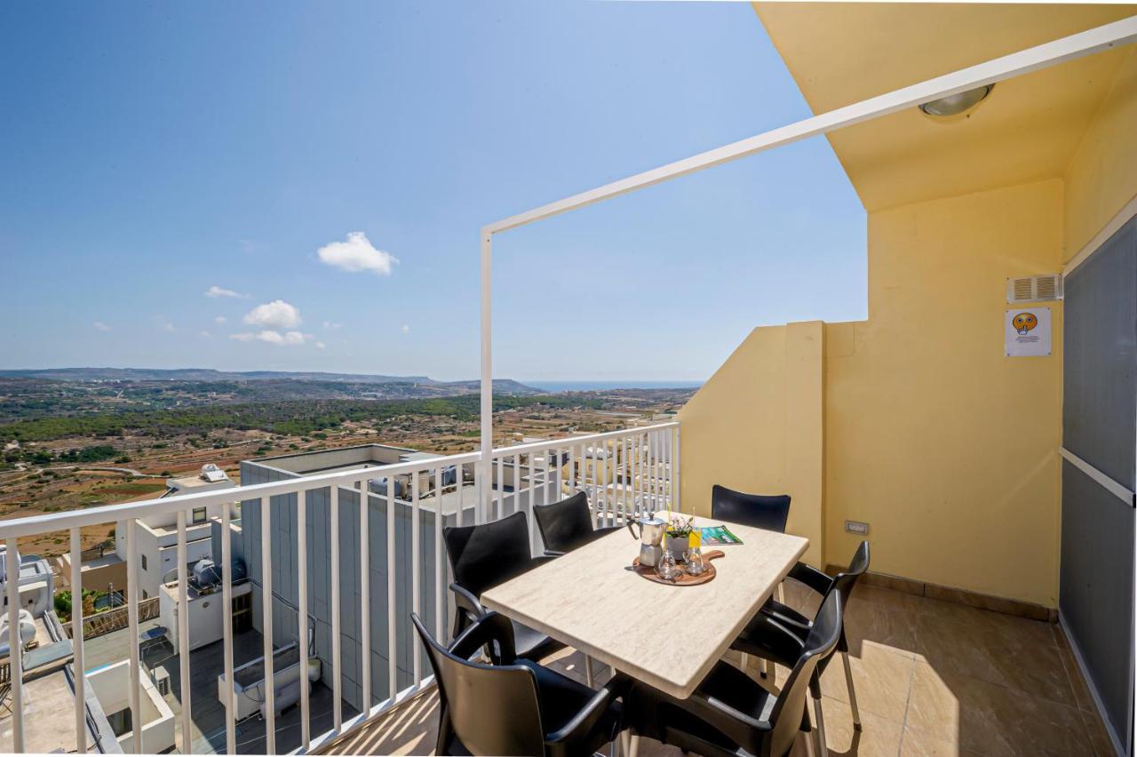 Summer Breeze Penthouse With Private Hot Tub & Terrace With Panoramic Views, By Getawaysmalta Mellieħa Exteriör bild