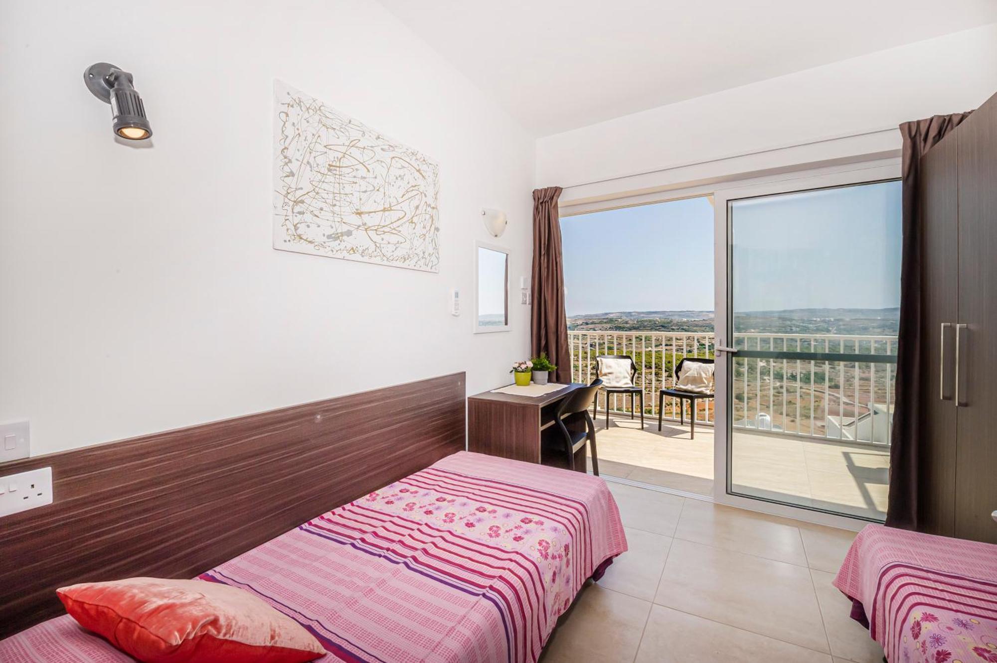 Summer Breeze Penthouse With Private Hot Tub & Terrace With Panoramic Views, By Getawaysmalta Mellieħa Exteriör bild