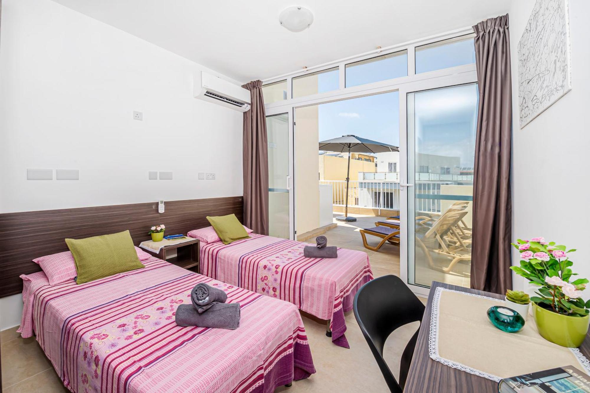 Summer Breeze Penthouse With Private Hot Tub & Terrace With Panoramic Views, By Getawaysmalta Mellieħa Exteriör bild