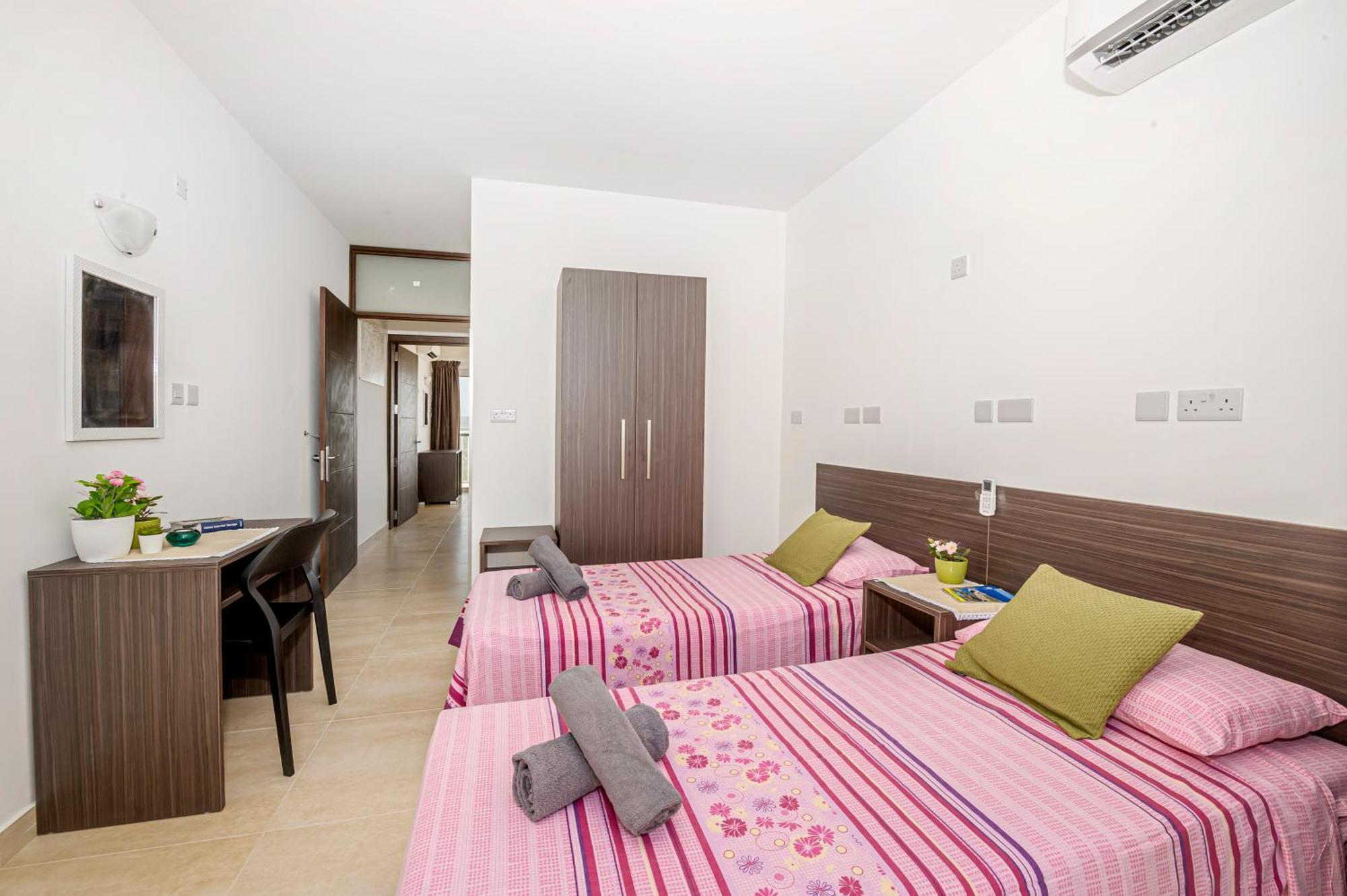 Summer Breeze Penthouse With Private Hot Tub & Terrace With Panoramic Views, By Getawaysmalta Mellieħa Exteriör bild
