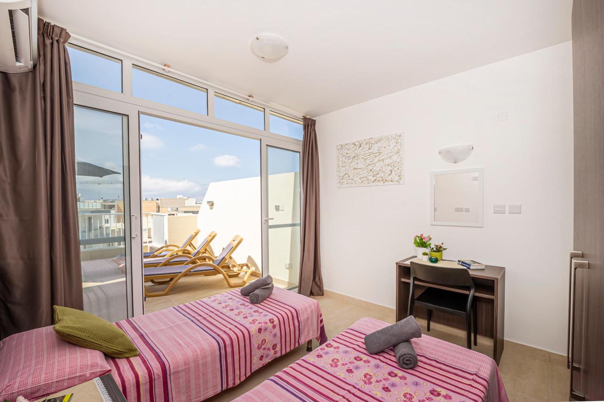 Summer Breeze Penthouse With Private Hot Tub & Terrace With Panoramic Views, By Getawaysmalta Mellieħa Exteriör bild
